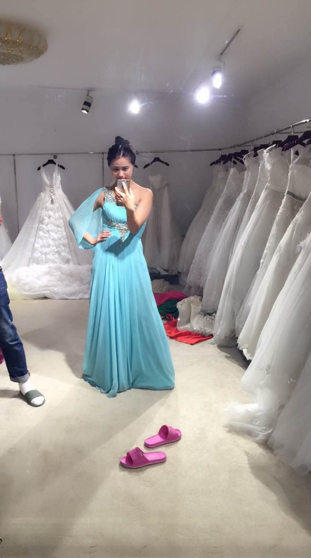 婚纱照试装 大家帮我看一下