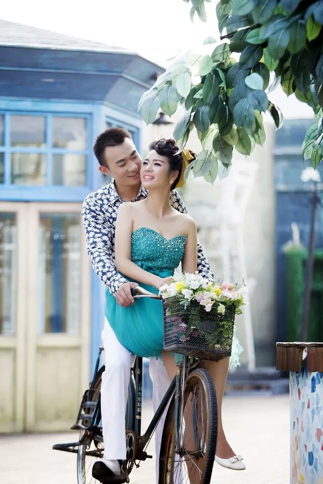 婚纱照出炉，我要进行下一步选选选，买买买