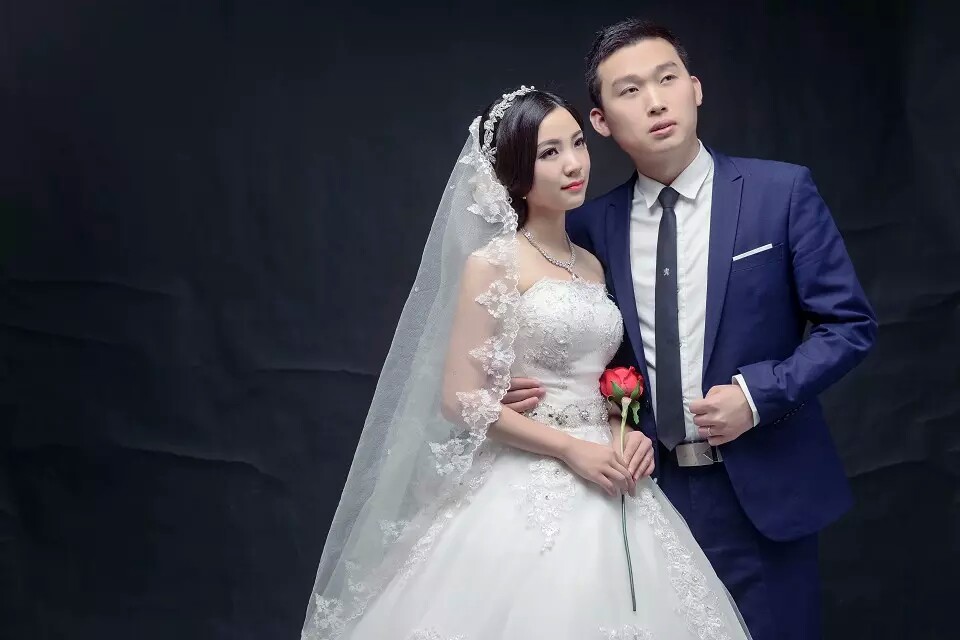 婚纱照出来了