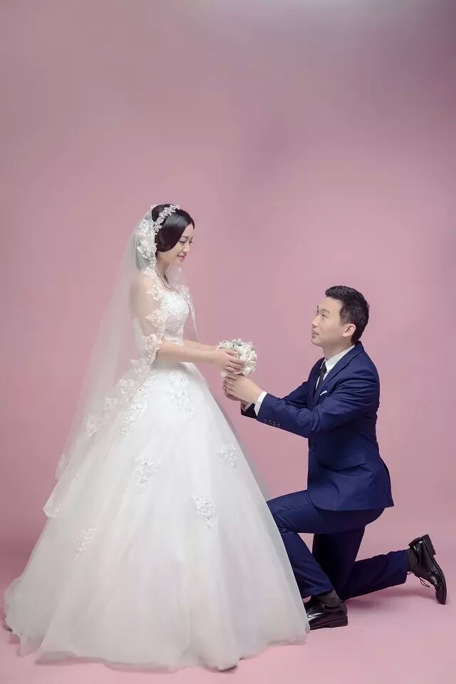 婚纱照出来了